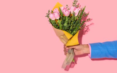 Почему он не дарит тебе цветы?