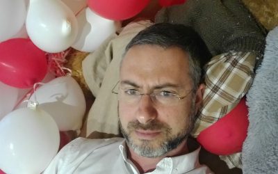 Относиться друг к другу как к женщине и мужчине